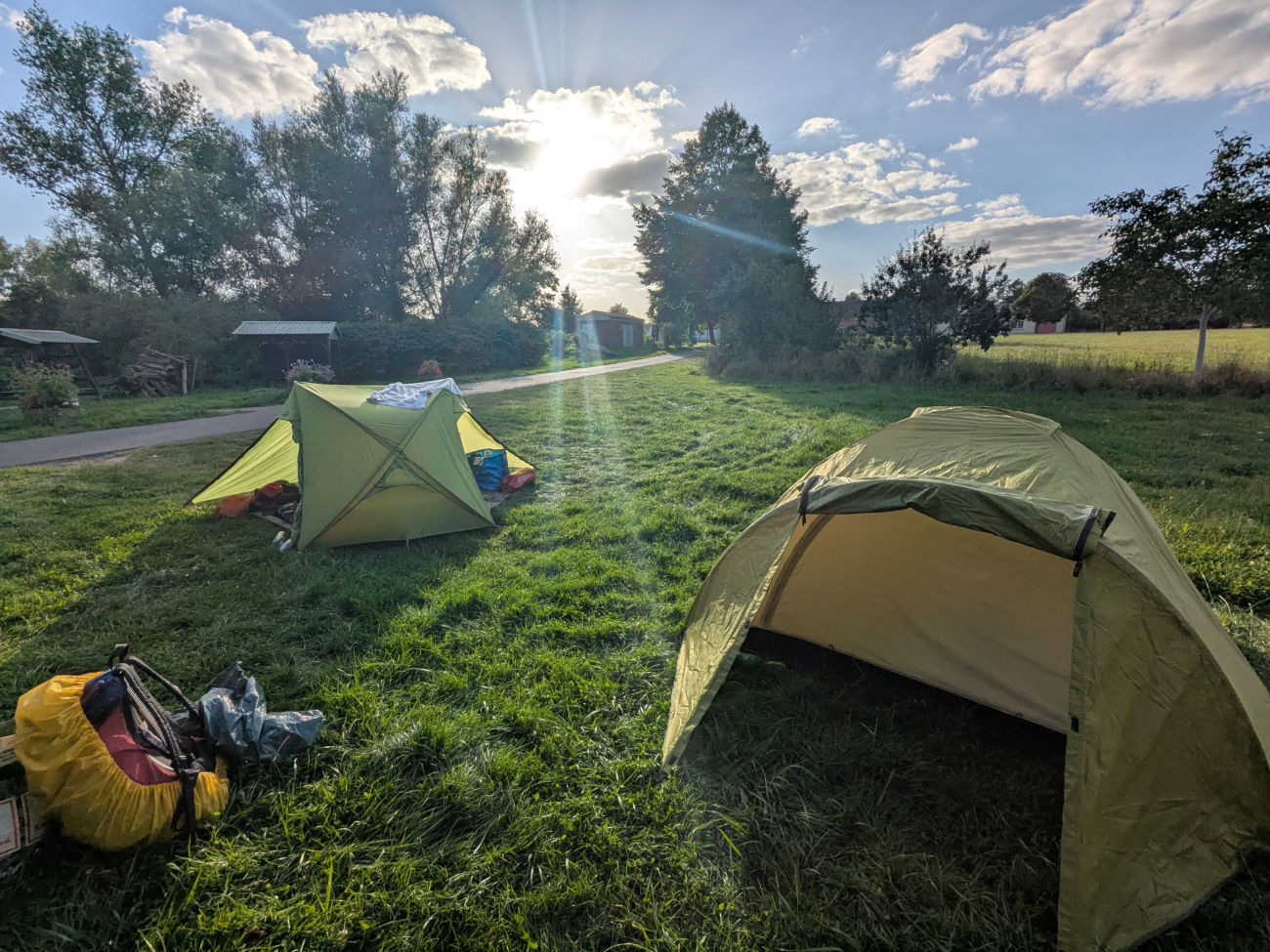 Zelte auf Wasserwanderrastplatz Burow