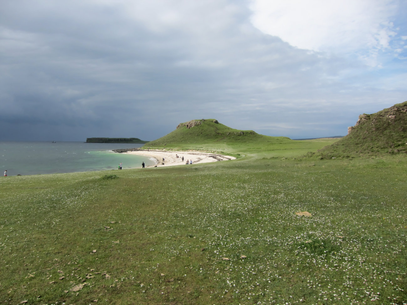 Strand mit Menschen