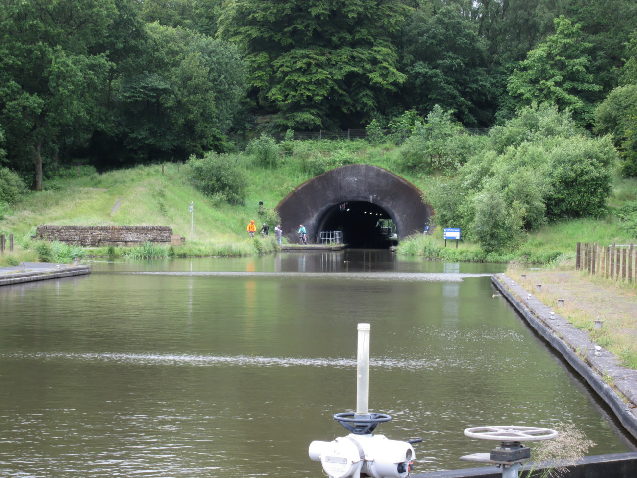Kanal in den Berg