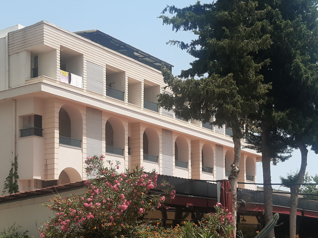 Tema 242 Hotel